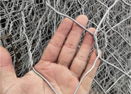 ISO 9001 6m에 의하여 직류 전기를 통하는 Gabion 상자 100mmx120mm 돌에 의하여 채워지는 철사 담