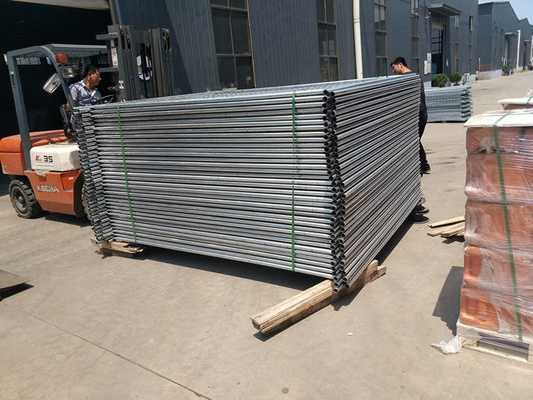 2.1x2.4m HDG 임시 건축 담 패널 60x150mm 이동할 수 있는 메시