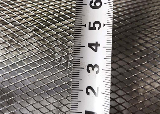 0.7mm 1.25kg/M2에 의하여 직류 전기를 통하는 확장된 금속 메시 4x8 알루미늄 장