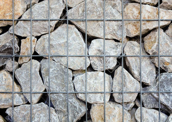 무겁게 직류 전기를 통한 용접된 메시 바위는 돌망태를 녹이는 75×75mm로 채웠습니다