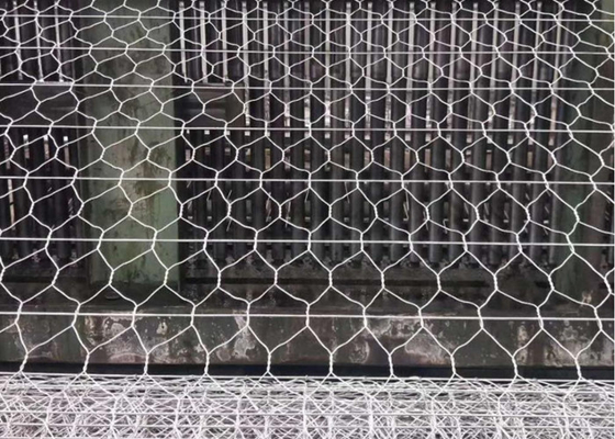ISO 9001 6m에 의하여 직류 전기를 통하는 Gabion 상자 100mmx120mm 돌에 의하여 채워지는 철사 담