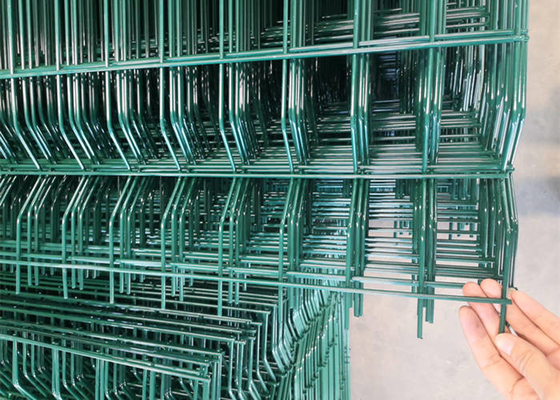 전 직류 전기를 통한 PVC 입히는 녹색 3D에 의하여 용접되는 철망사 담 4mm 2 매력적인