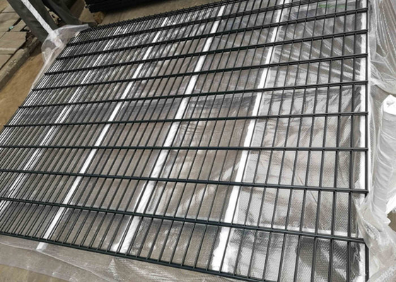 48x1.5mm 포스트를 가진 L3m 868 두 배 용접된 PVC 입히는 철망사 담